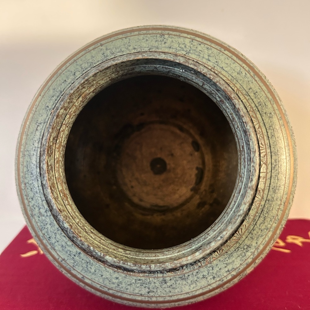 Vintage Timeless Oriental  Engraved Brass Jar with Lid - Picture 4 of 7